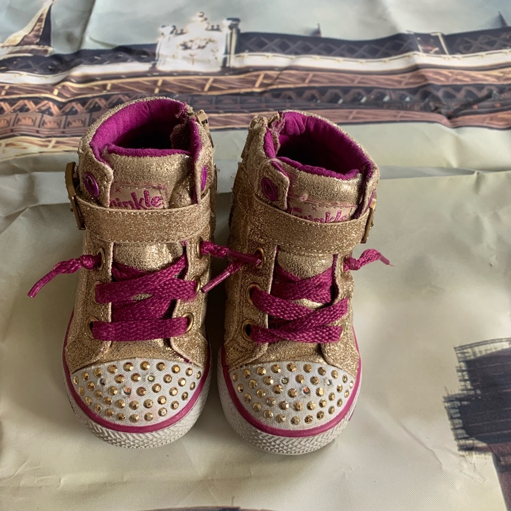 Gold Tinkle Toe Shoes!